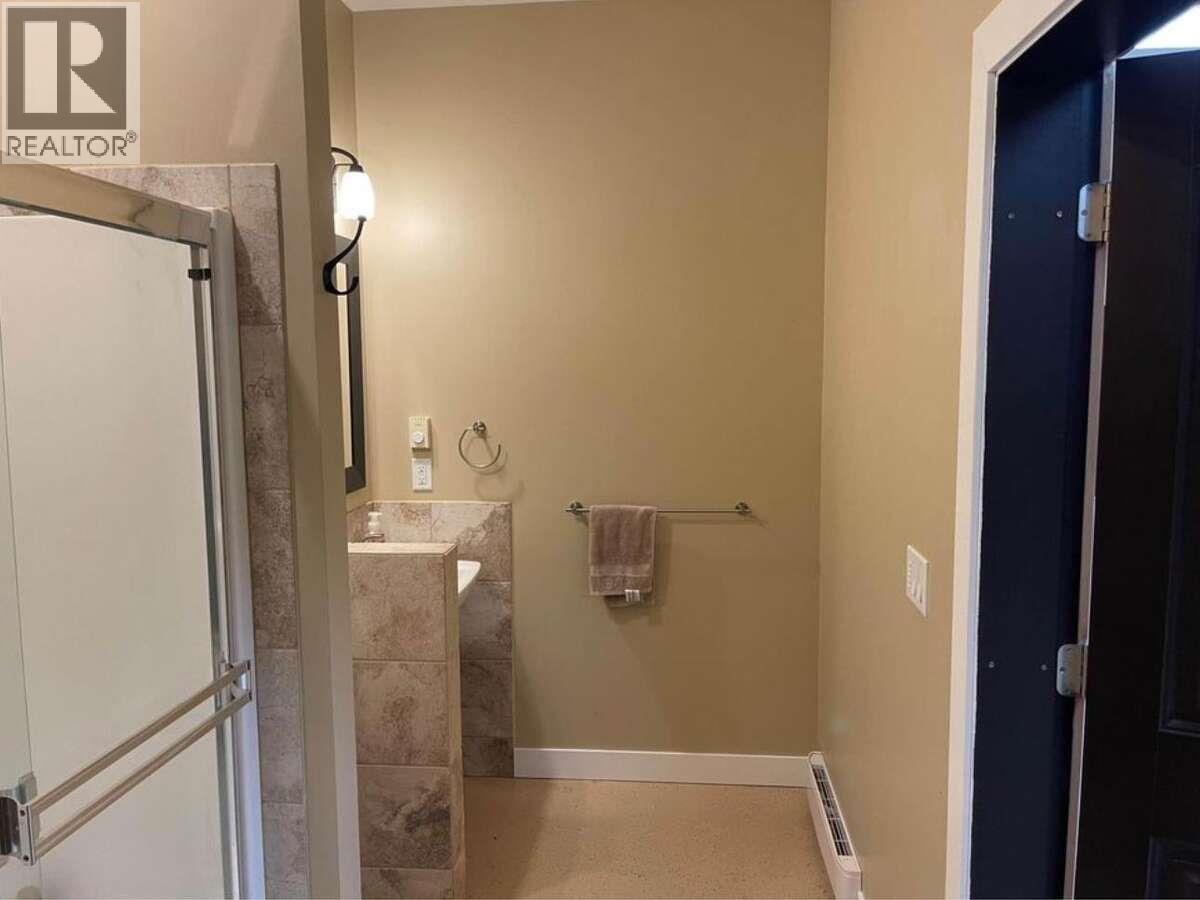 9200 Shale Avenue, Summerland