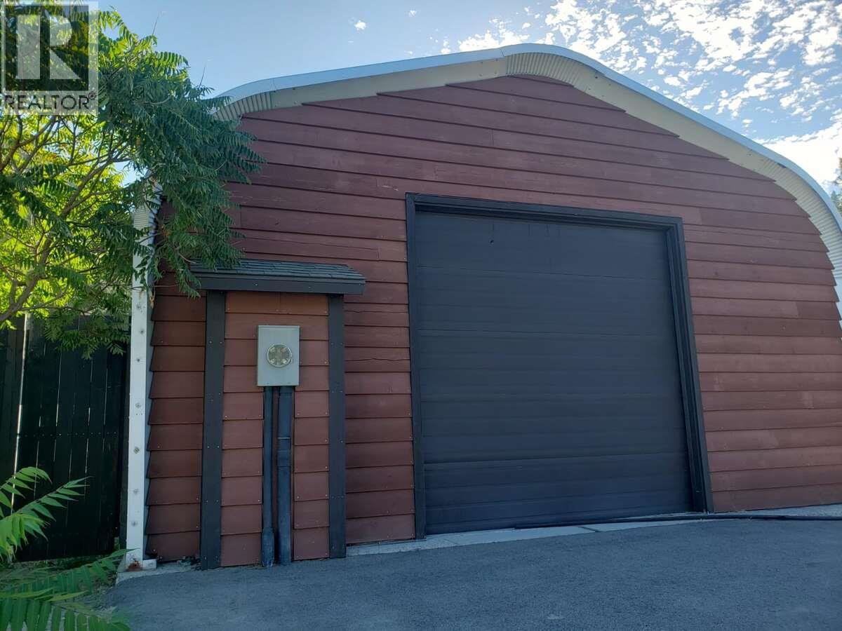 9200 Shale Avenue, Summerland