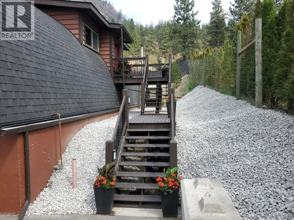 9200 Shale Avenue, Summerland