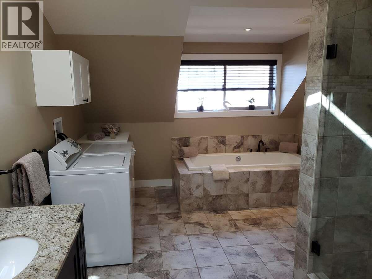 9200 Shale Avenue, Summerland