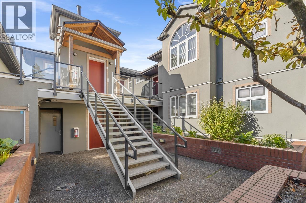 6 2880 W 33RD AVENUE, Vancouver