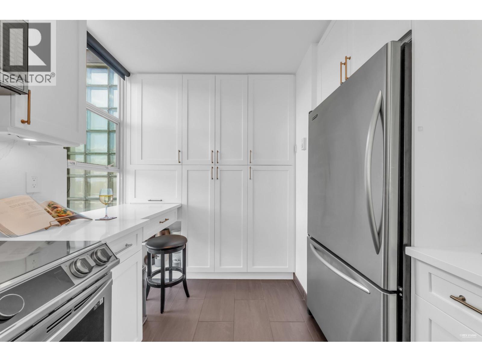 2243 OAK STREET, Vancouver