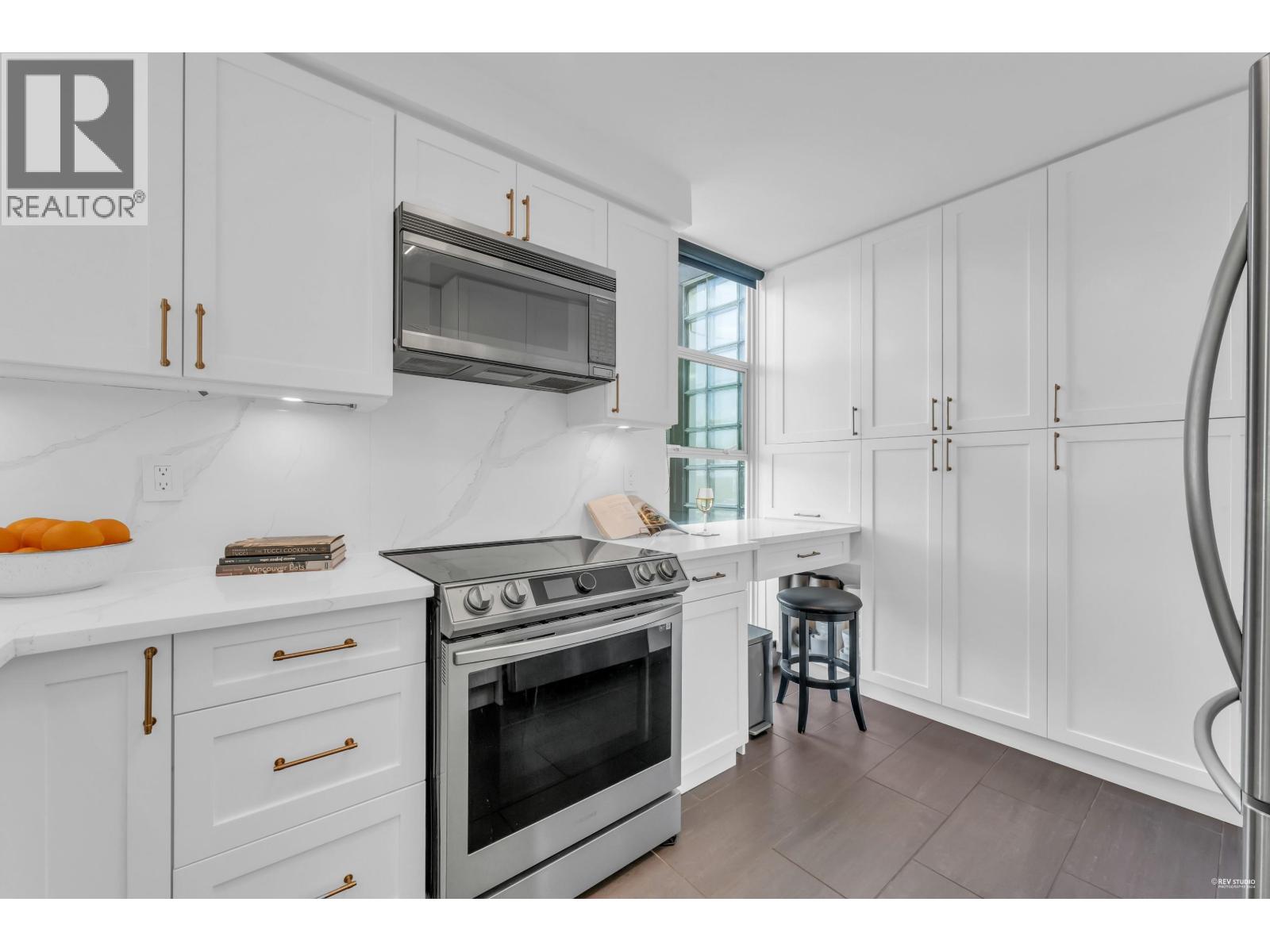 2243 OAK STREET, Vancouver