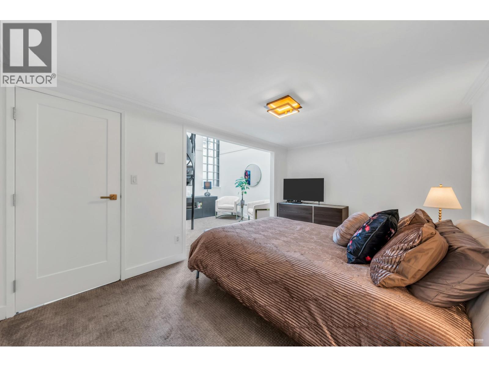 2243 OAK STREET, Vancouver