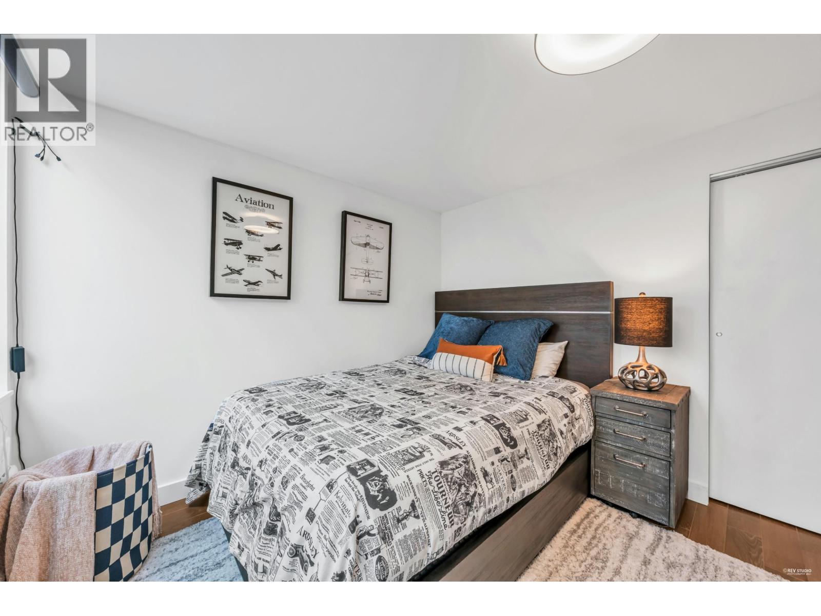 2243 OAK STREET, Vancouver