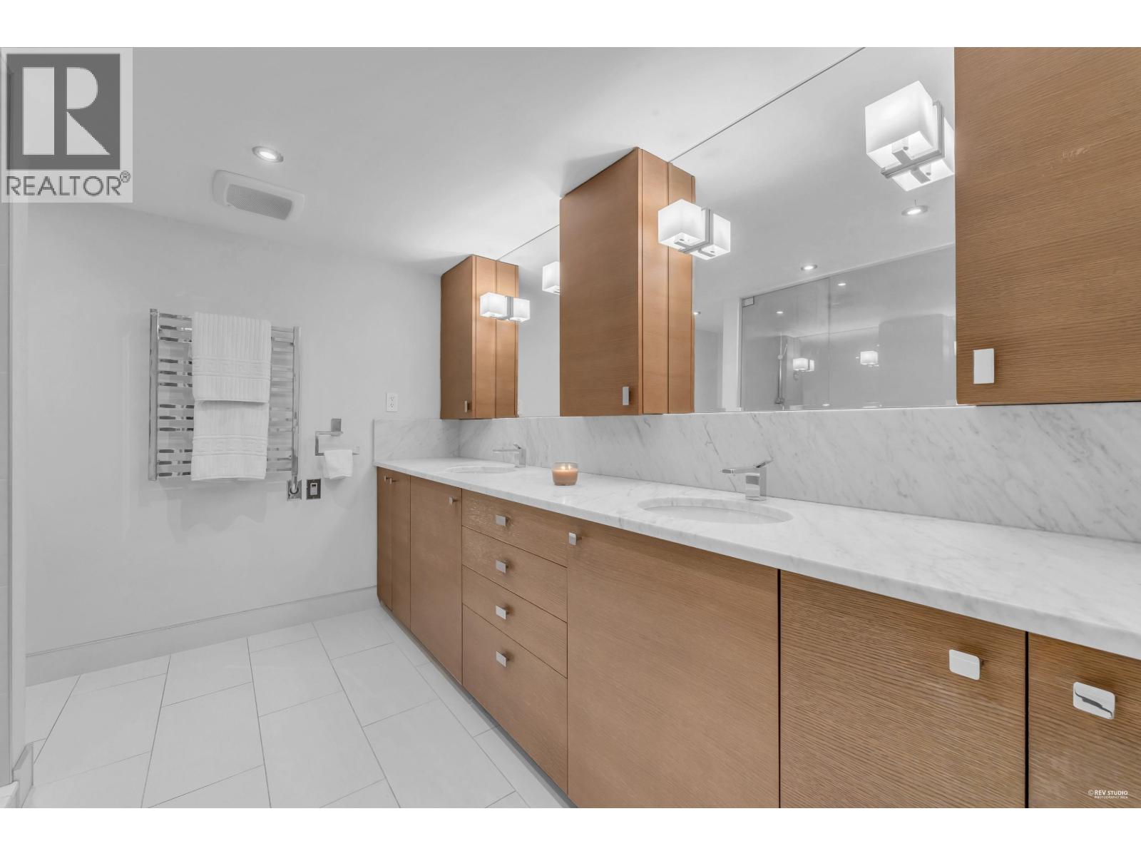 2243 OAK STREET, Vancouver