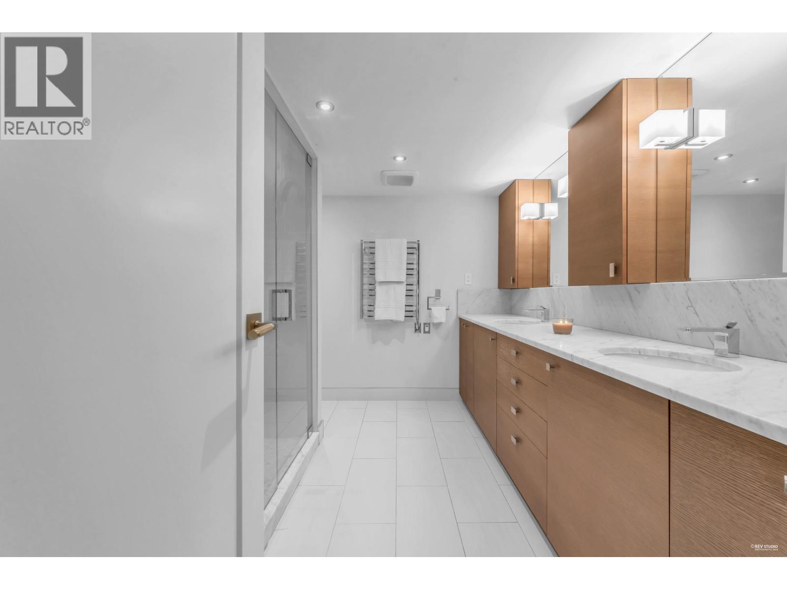 2243 OAK STREET, Vancouver