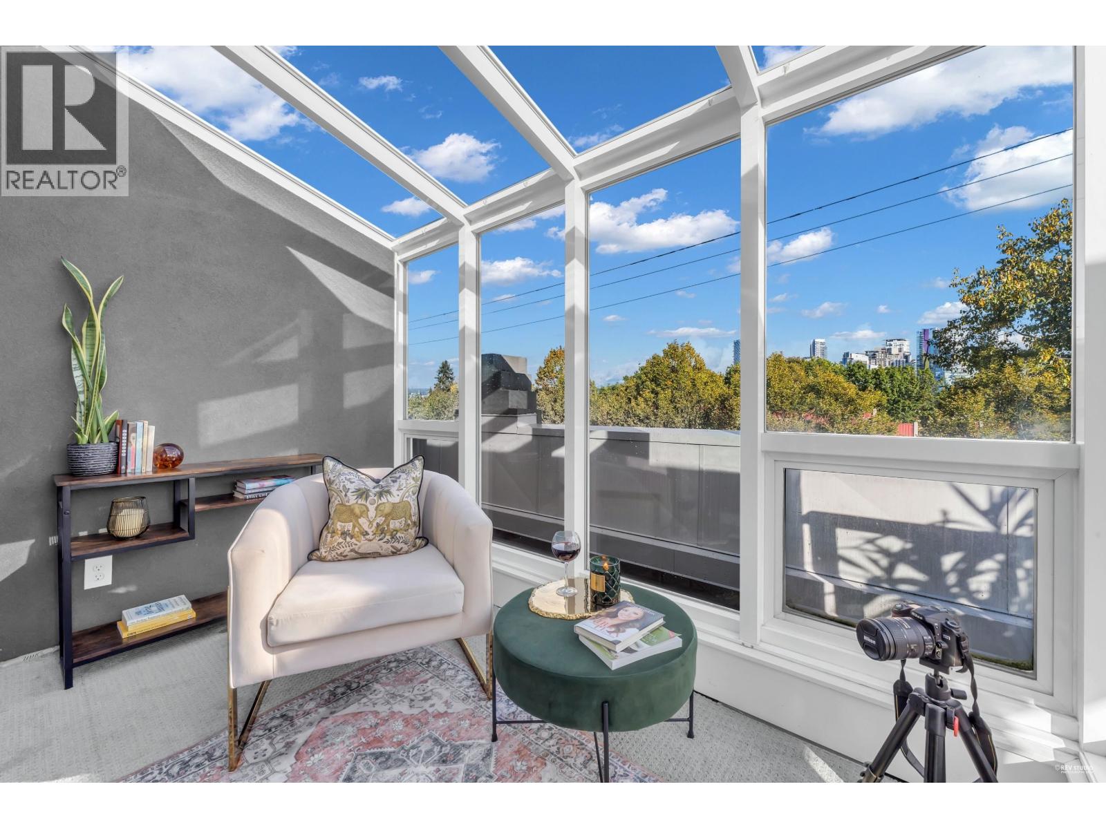 2243 OAK STREET, Vancouver