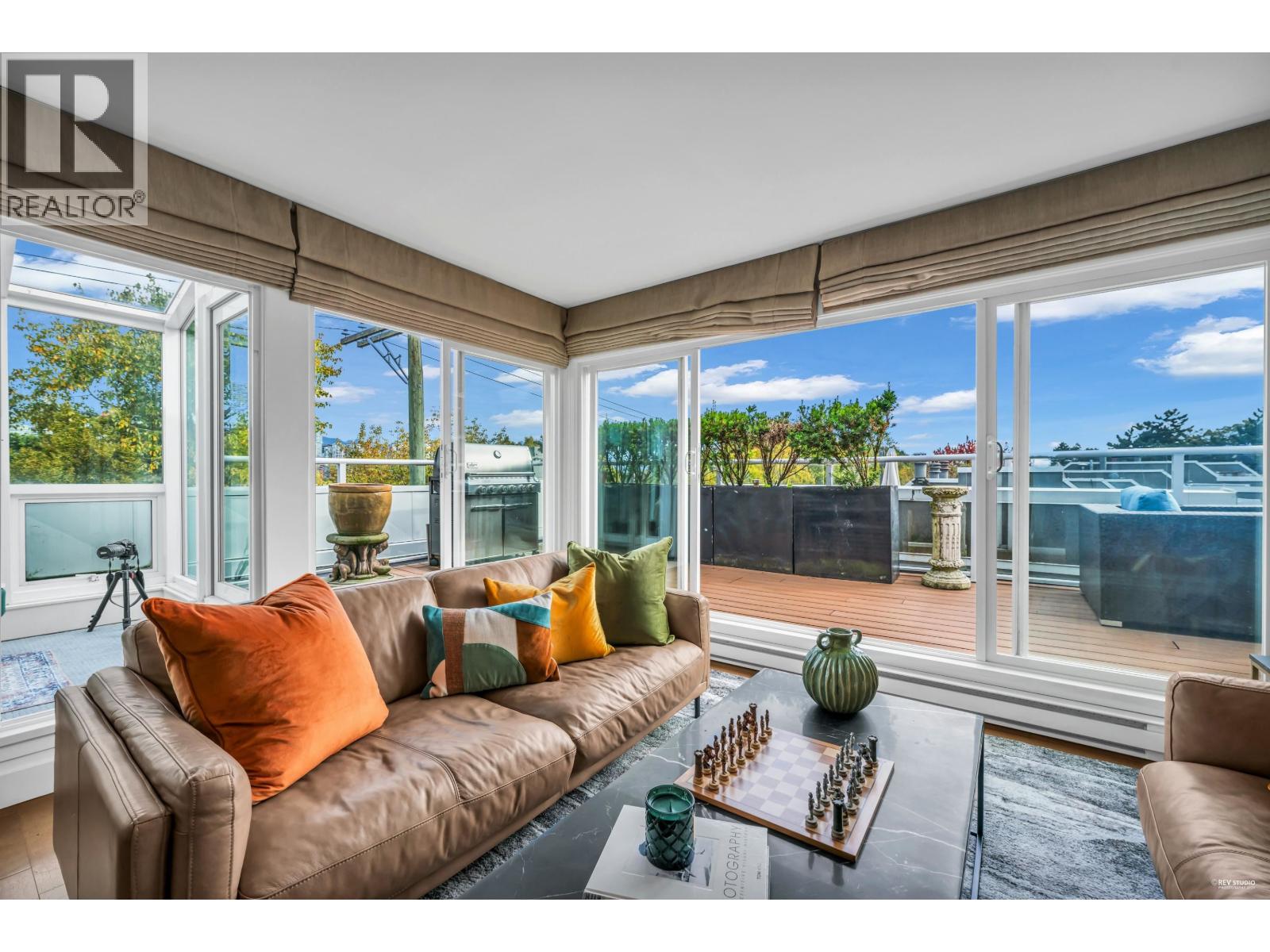 2243 OAK STREET, Vancouver