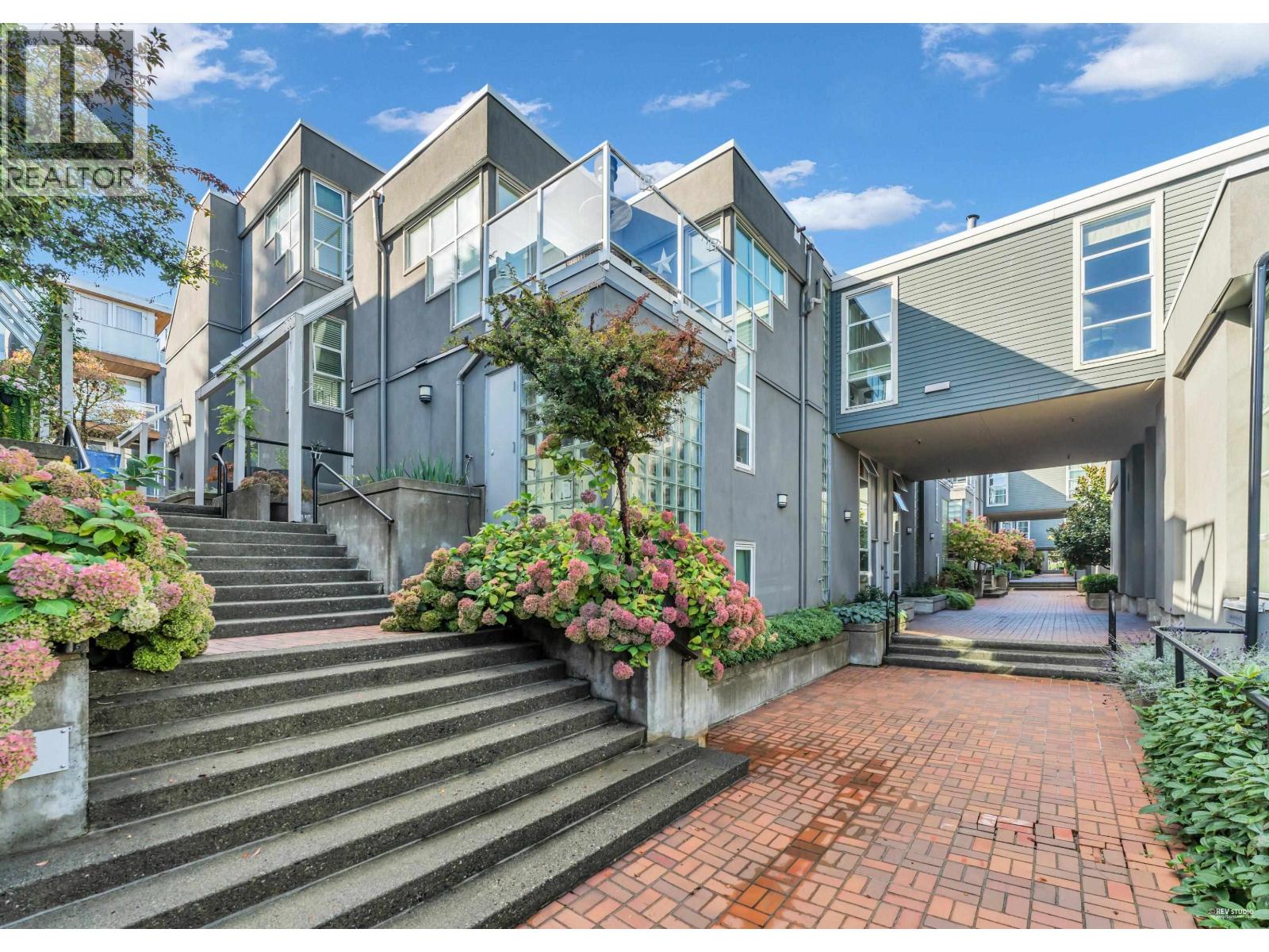 2243 OAK STREET, Vancouver