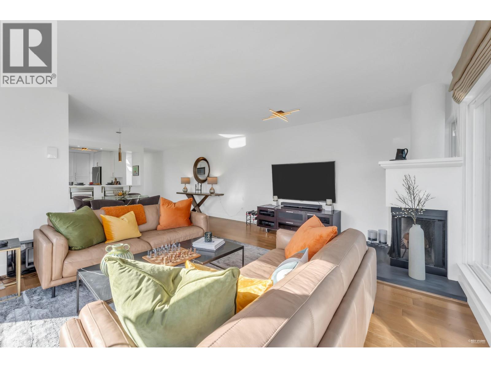 2243 OAK STREET, Vancouver