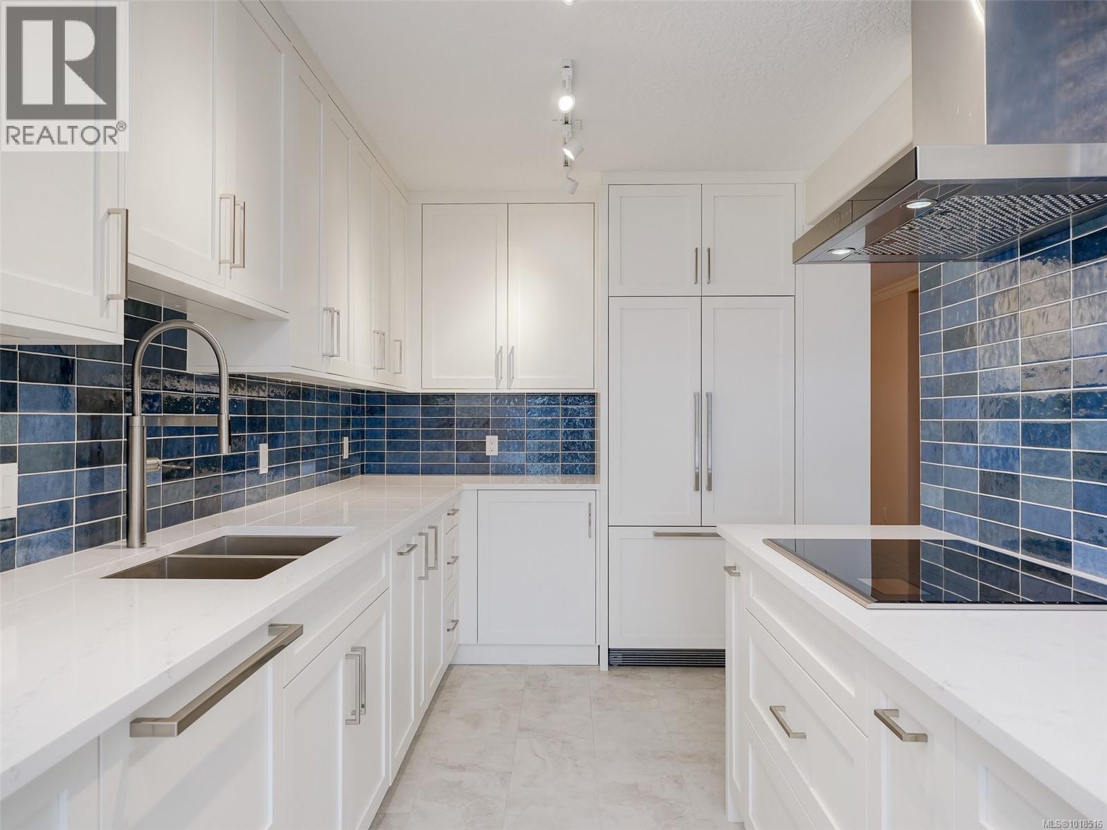 803 75 Songhees Road, Victoria