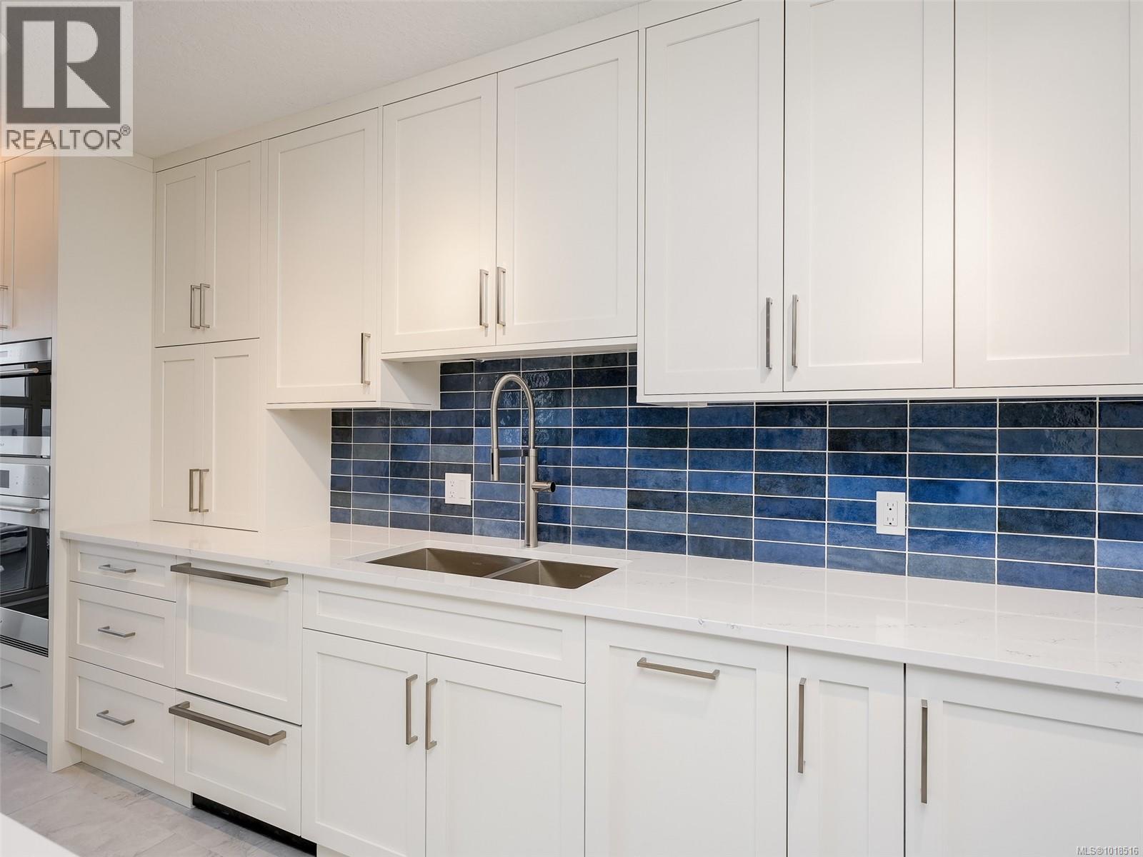 803 75 Songhees Road, Victoria