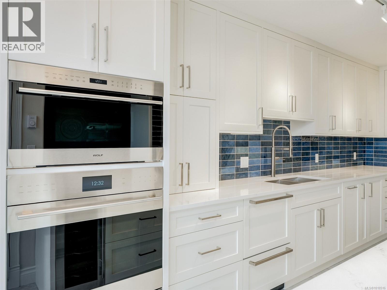 803 75 Songhees Road, Victoria