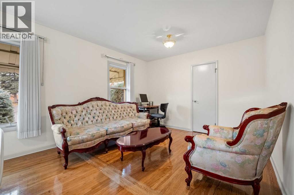 Single Family House Bungalow for Sale in  Richland Road NE Renfrew Calgary 