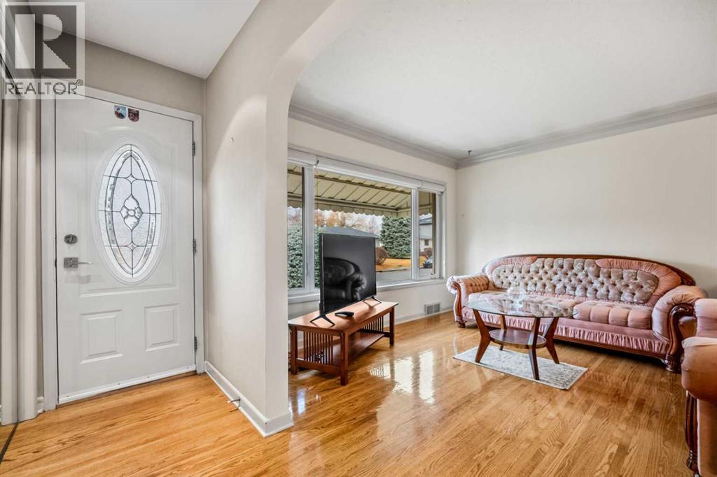 Single Family House Bungalow for Sale in  Richland Road NE Renfrew Calgary 