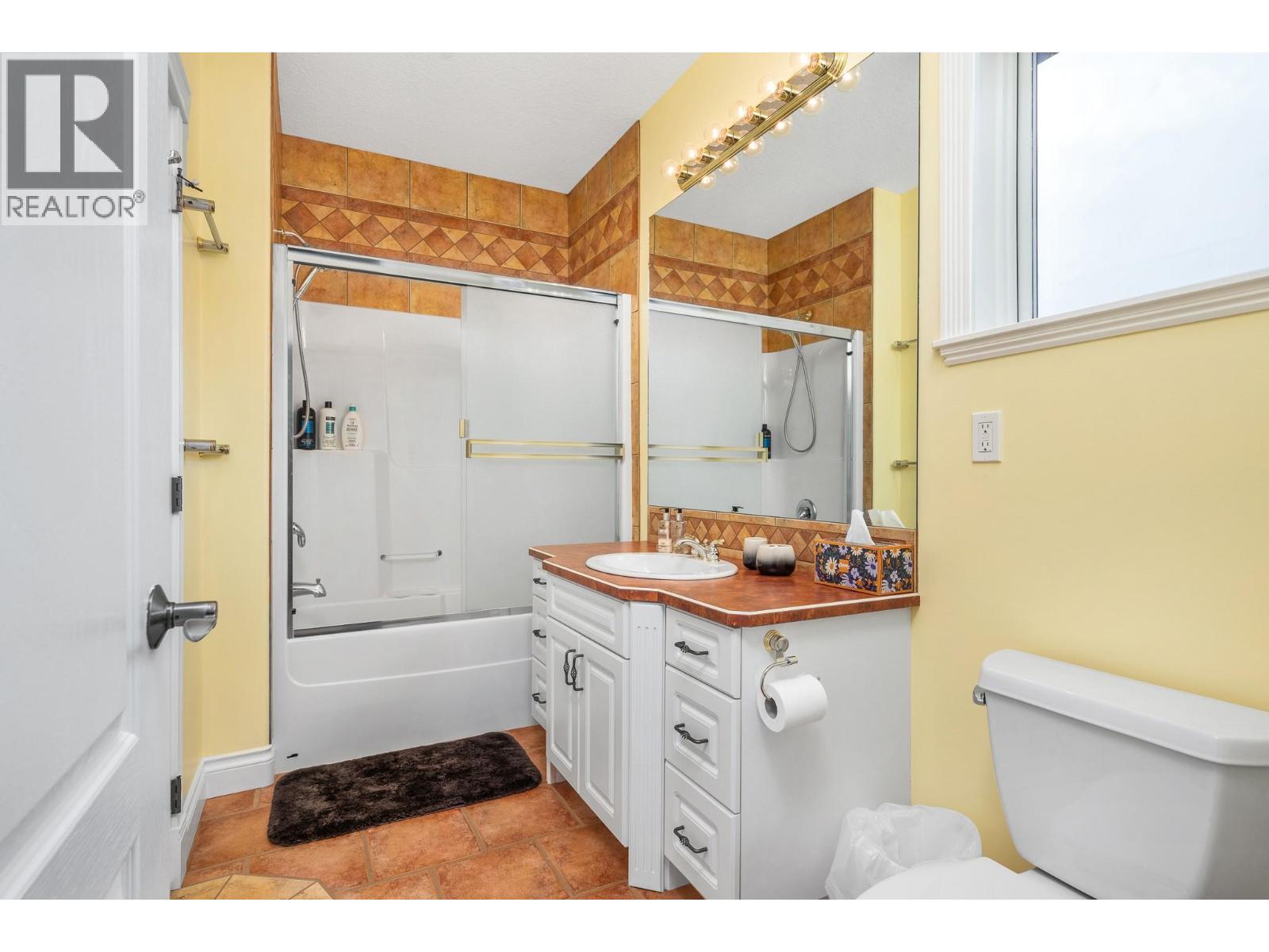 202 3473 Lakeview Place, Enderby