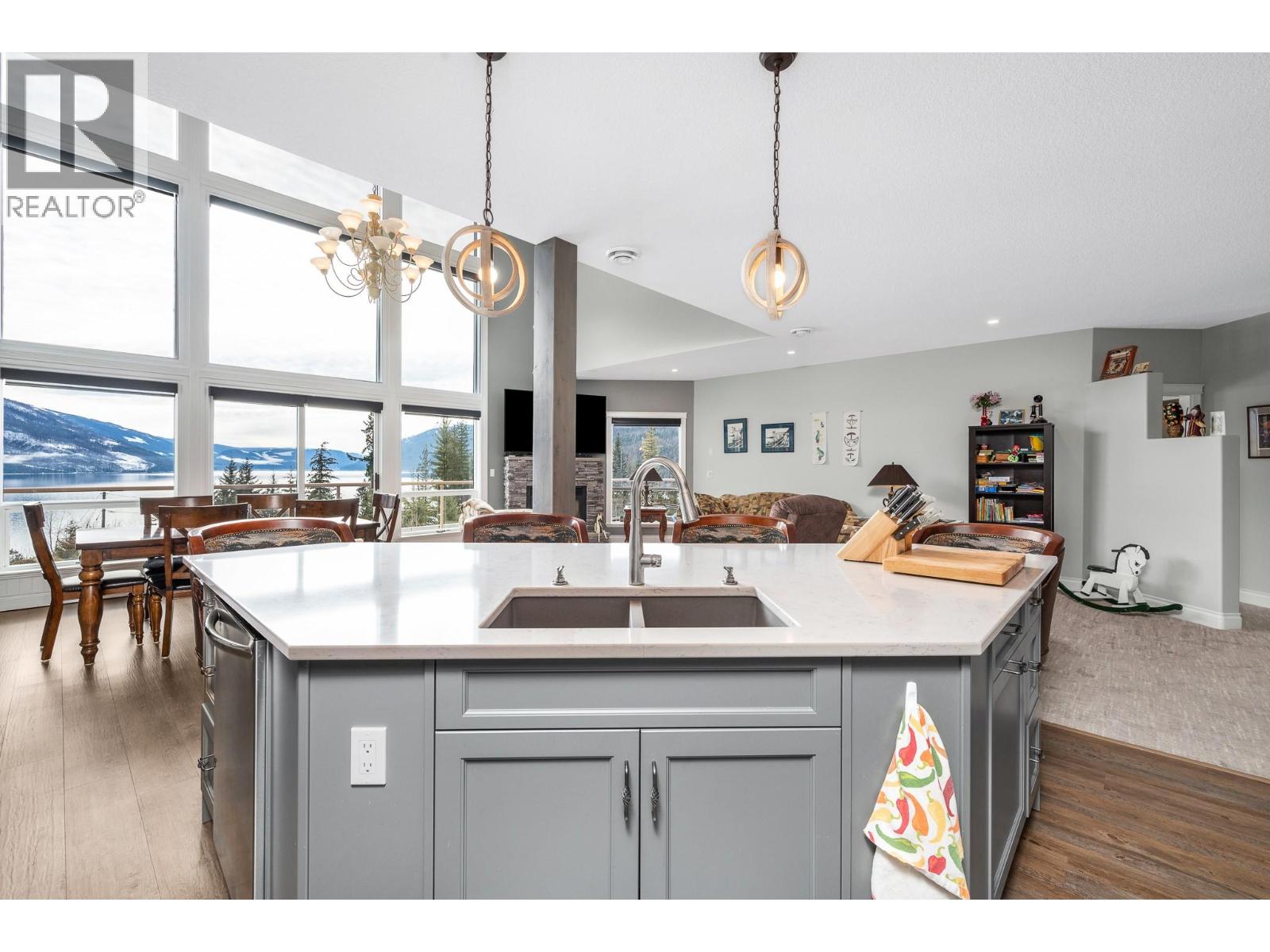202 3473 Lakeview Place, Enderby