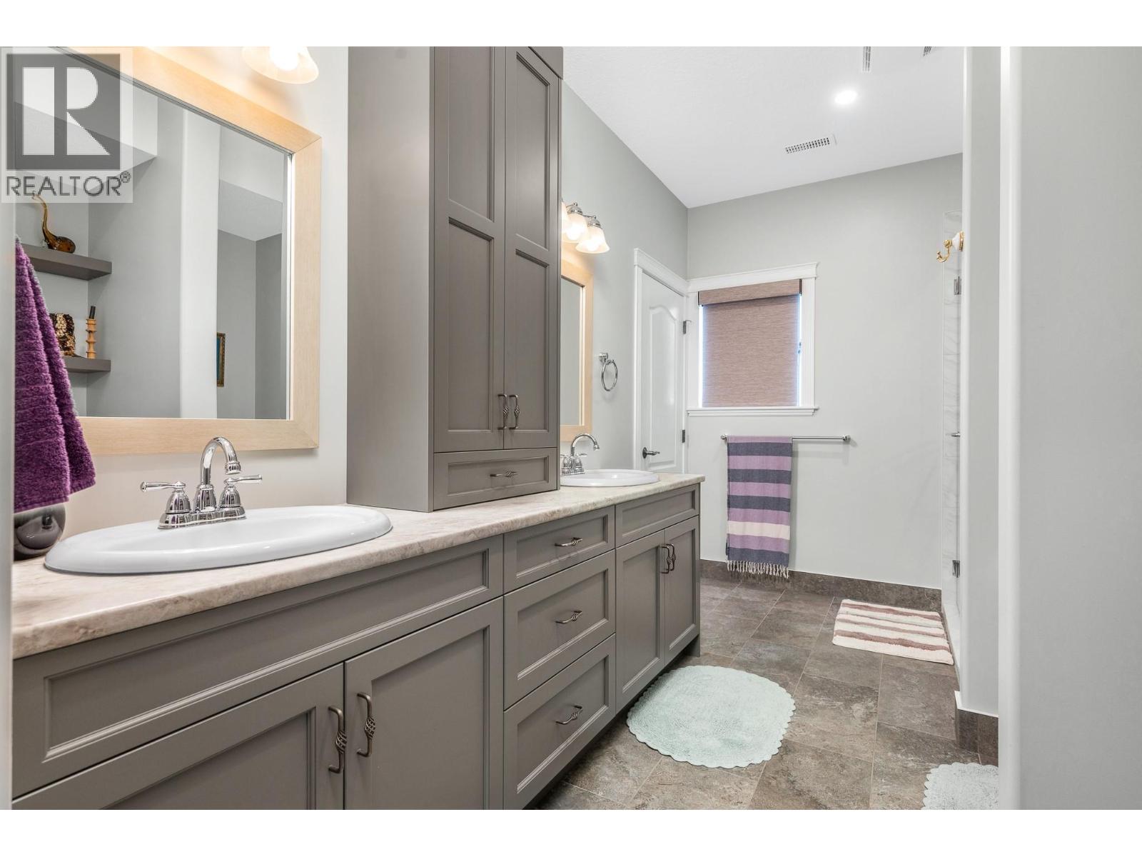 202 3473 Lakeview Place, Enderby