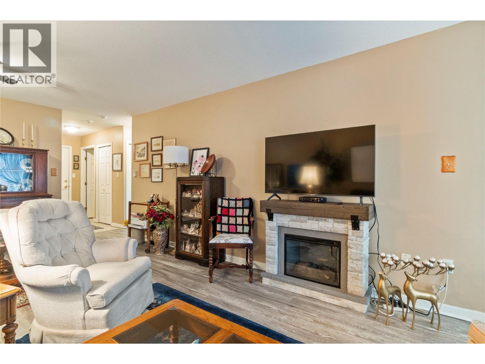 205 851 5 Avenue Southwest, Salmon Arm