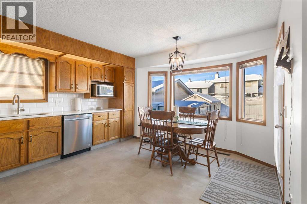 Single Family House 3 Level for Sale in  Pasadena Gardens NE Monterey Park Calgary 