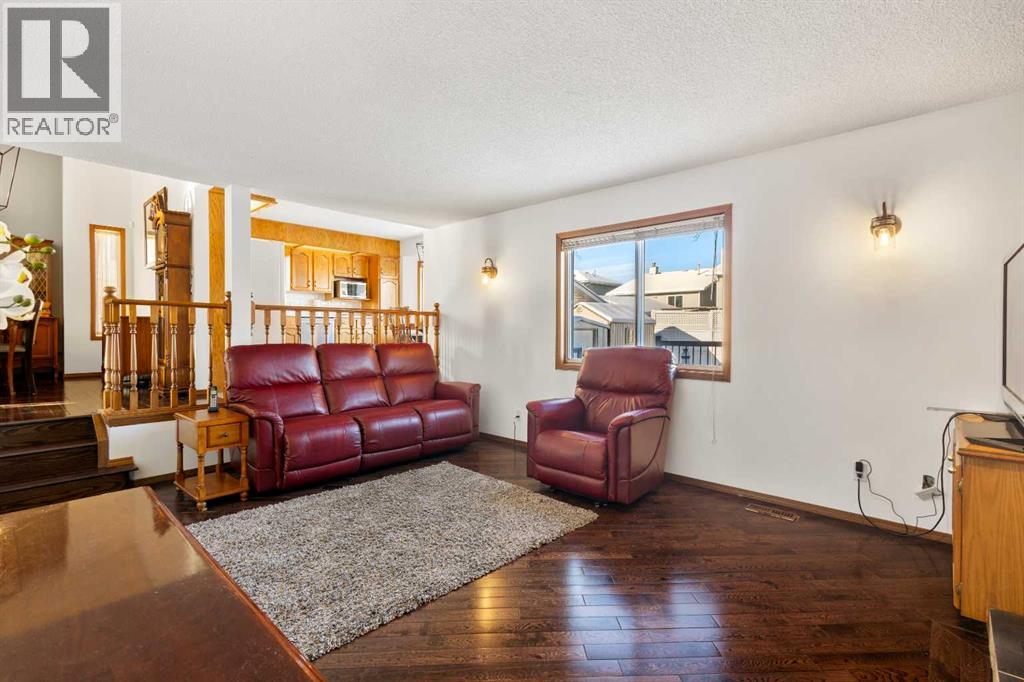 Single Family House 3 Level for Sale in  Pasadena Gardens NE Monterey Park Calgary 