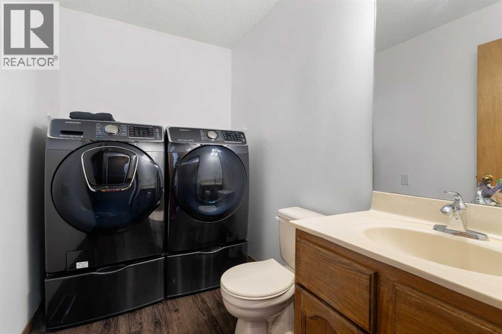 Single Family House 3 Level for Sale in  Pasadena Gardens NE Monterey Park Calgary 