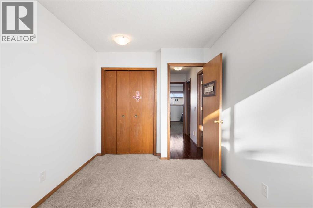 Single Family House 3 Level for Sale in  Pasadena Gardens NE Monterey Park Calgary 