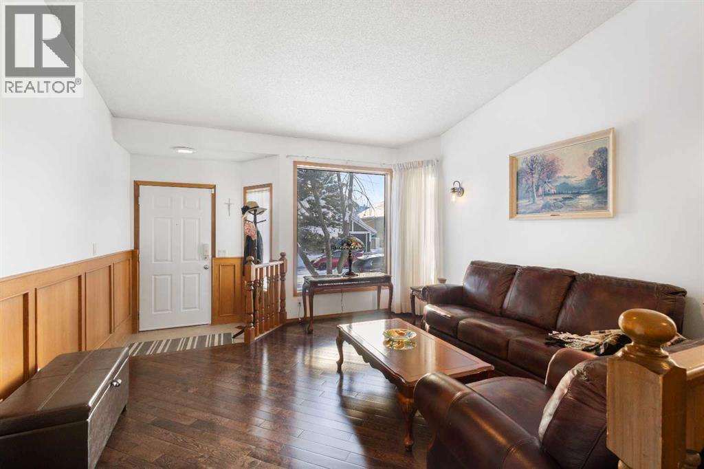 Single Family House 3 Level for Sale in  Pasadena Gardens NE Monterey Park Calgary 