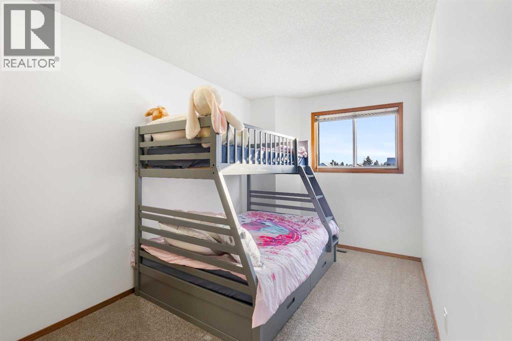 Single Family House 3 Level for Sale in  Pasadena Gardens NE Monterey Park Calgary 