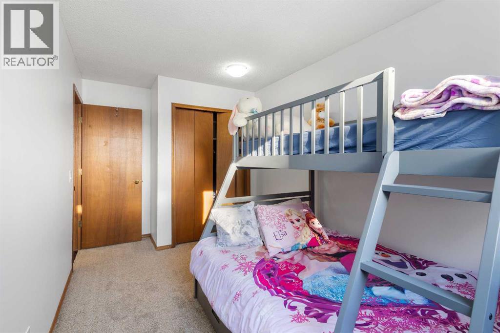 Single Family House 3 Level for Sale in  Pasadena Gardens NE Monterey Park Calgary 