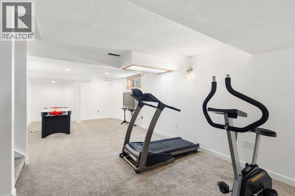 Single Family House 3 Level for Sale in  Pasadena Gardens NE Monterey Park Calgary 