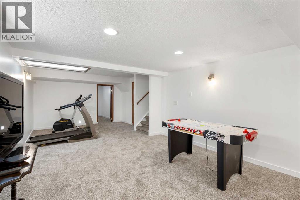 Single Family House 3 Level for Sale in  Pasadena Gardens NE Monterey Park Calgary 