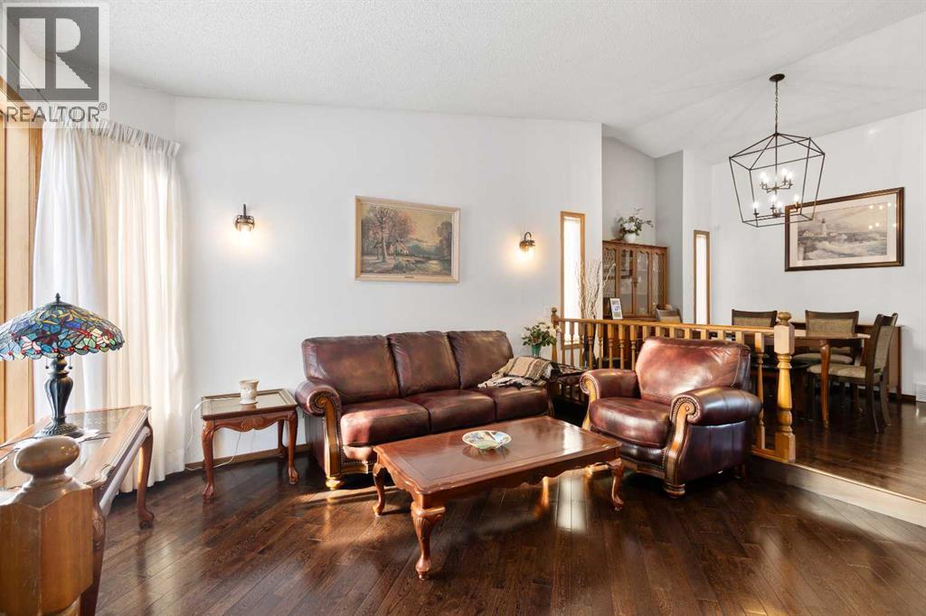 Single Family House 3 Level for Sale in  Pasadena Gardens NE Monterey Park Calgary 