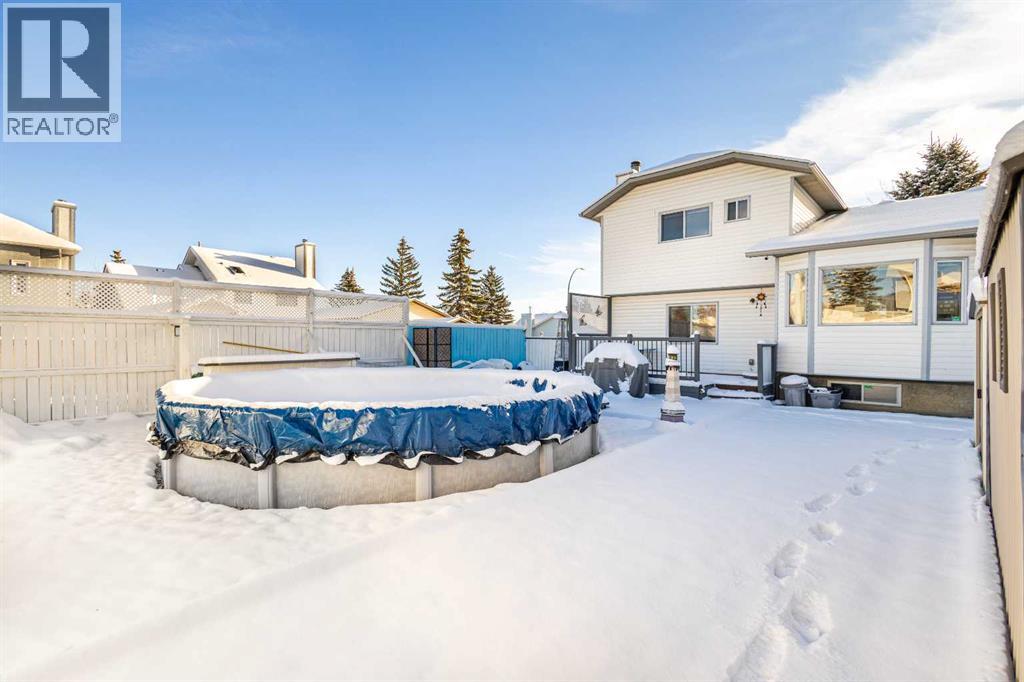 Single Family House 3 Level for Sale in  Pasadena Gardens NE Monterey Park Calgary 