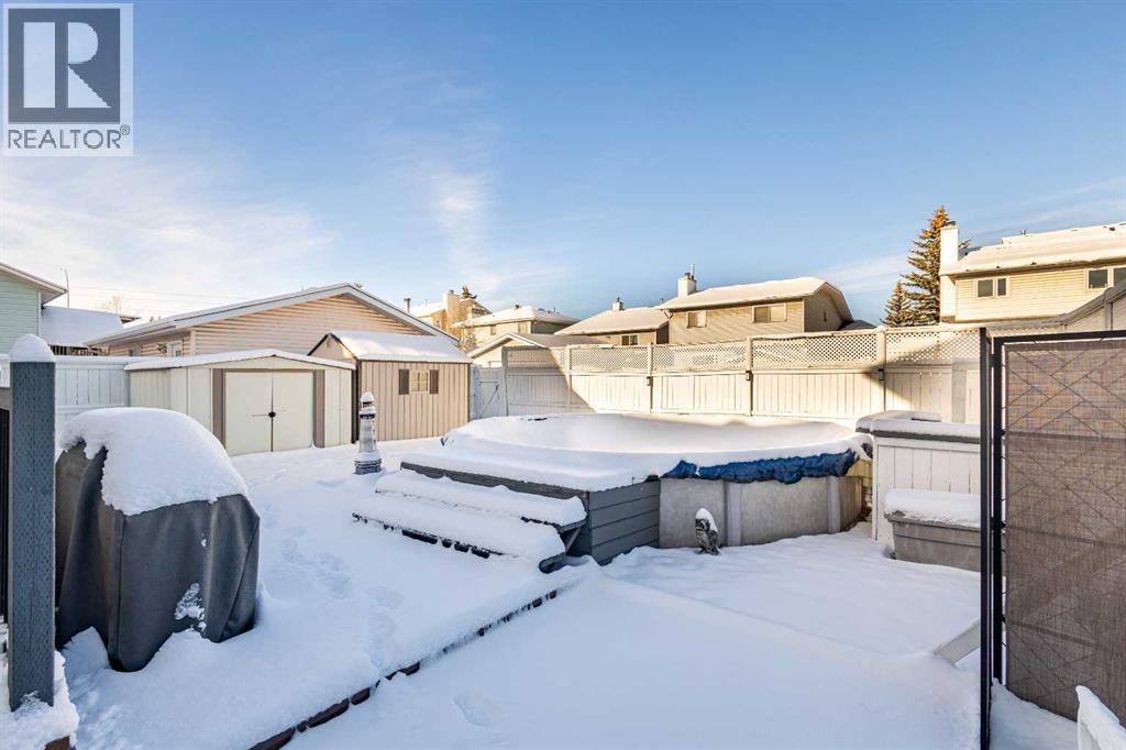 Single Family House 3 Level for Sale in  Pasadena Gardens NE Monterey Park Calgary 