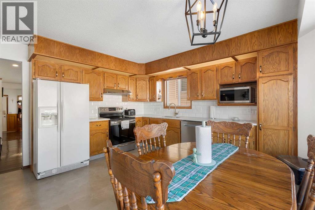 Single Family House 3 Level for Sale in  Pasadena Gardens NE Monterey Park Calgary 