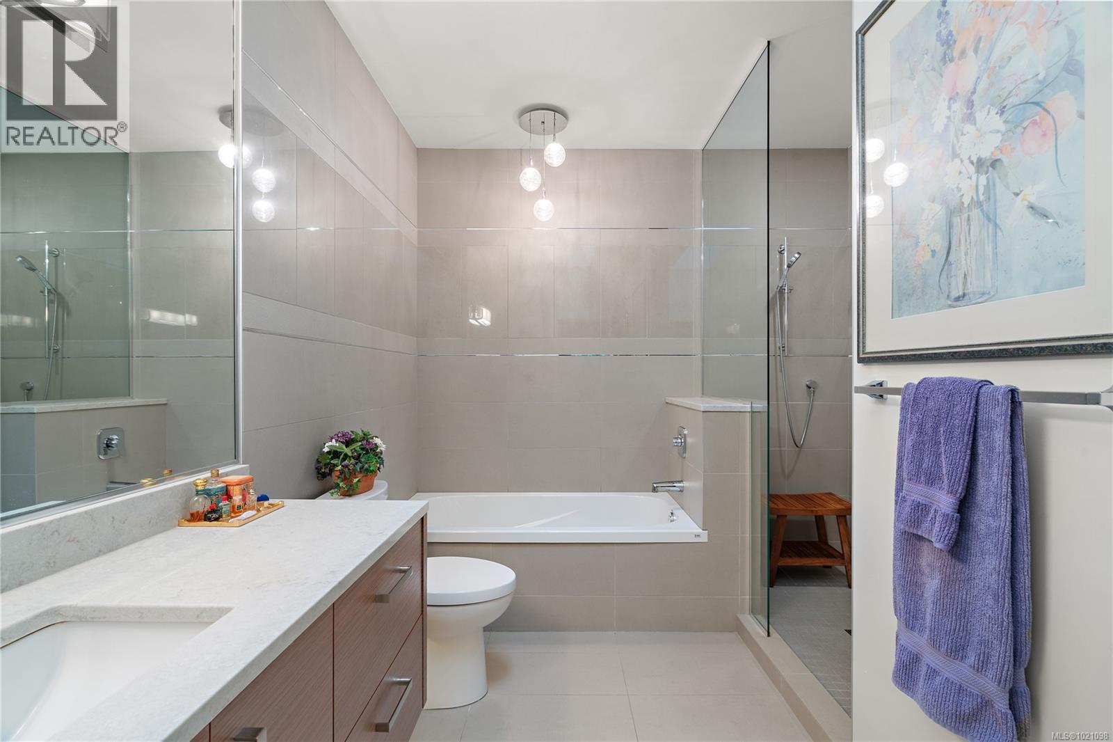 4 2340 Oakville Avenue, Sidney