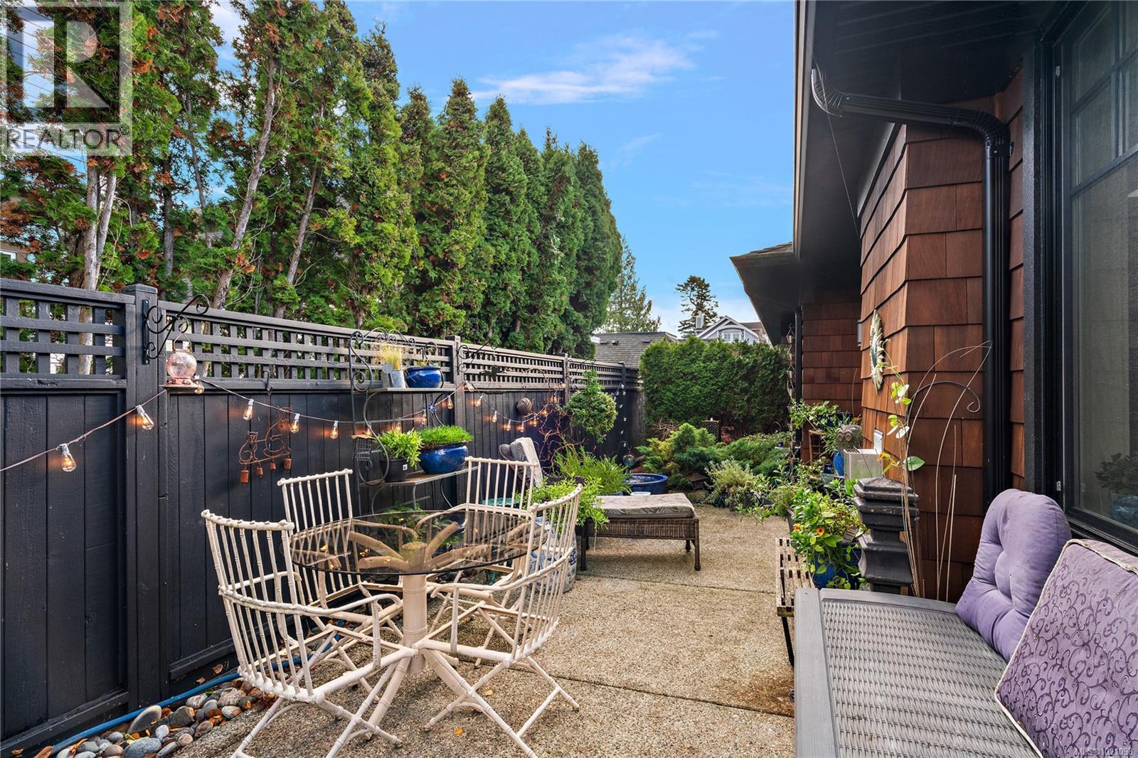 4 2340 Oakville Avenue, Sidney