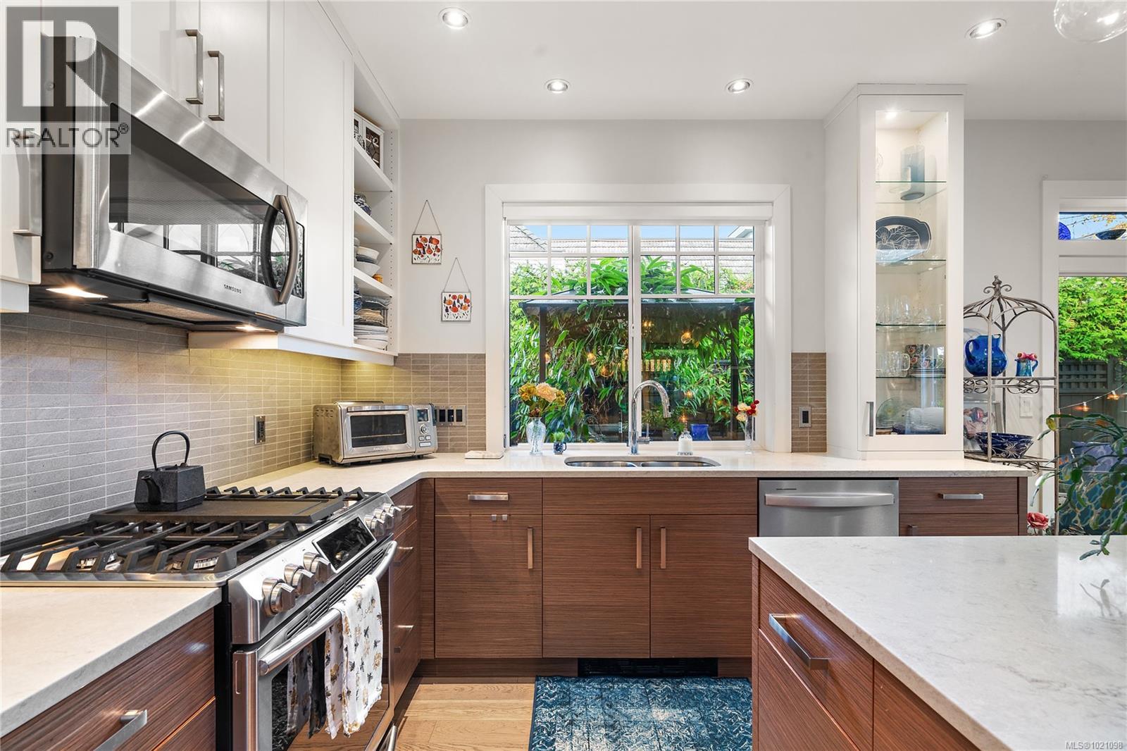 4 2340 Oakville Avenue, Sidney