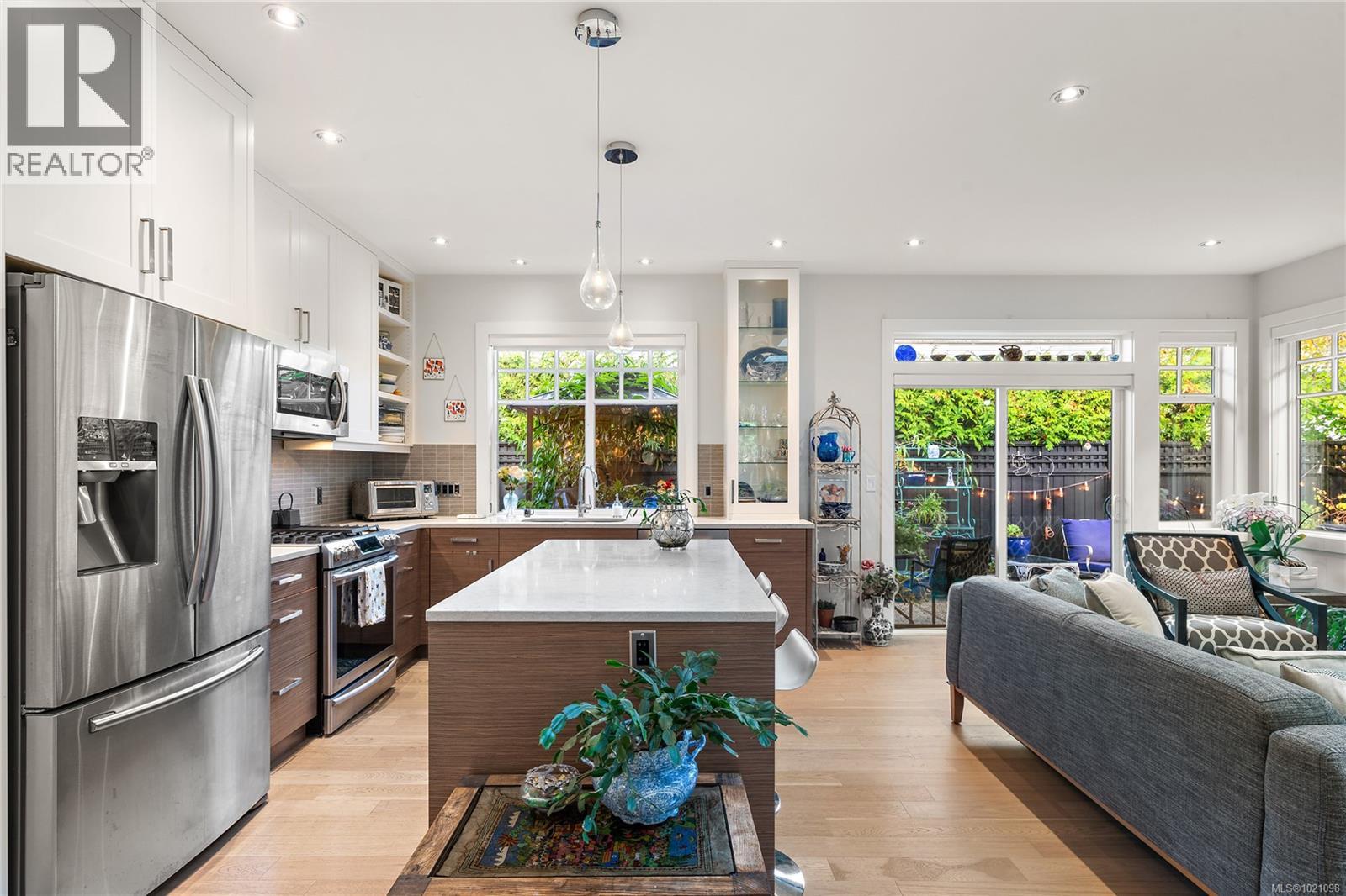 4 2340 Oakville Avenue, Sidney