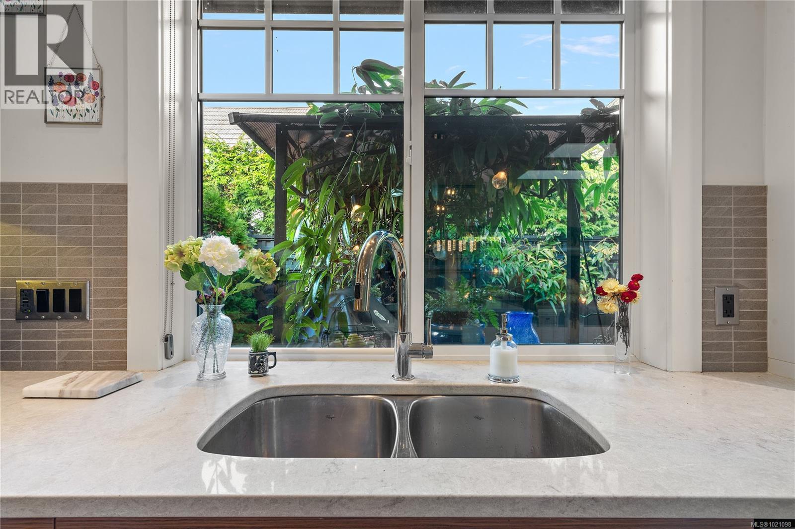 4 2340 Oakville Avenue, Sidney