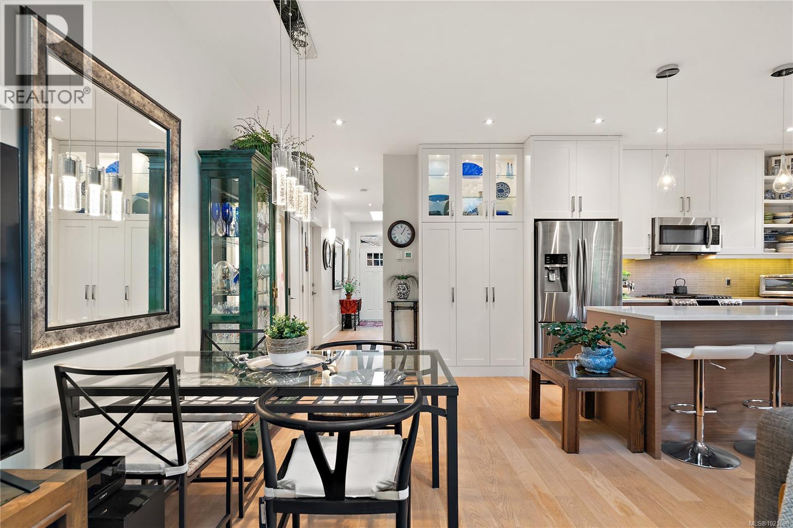 4 2340 Oakville Avenue, Sidney