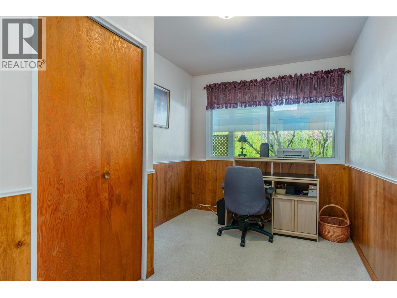 1043 Regan Crescent, Trail