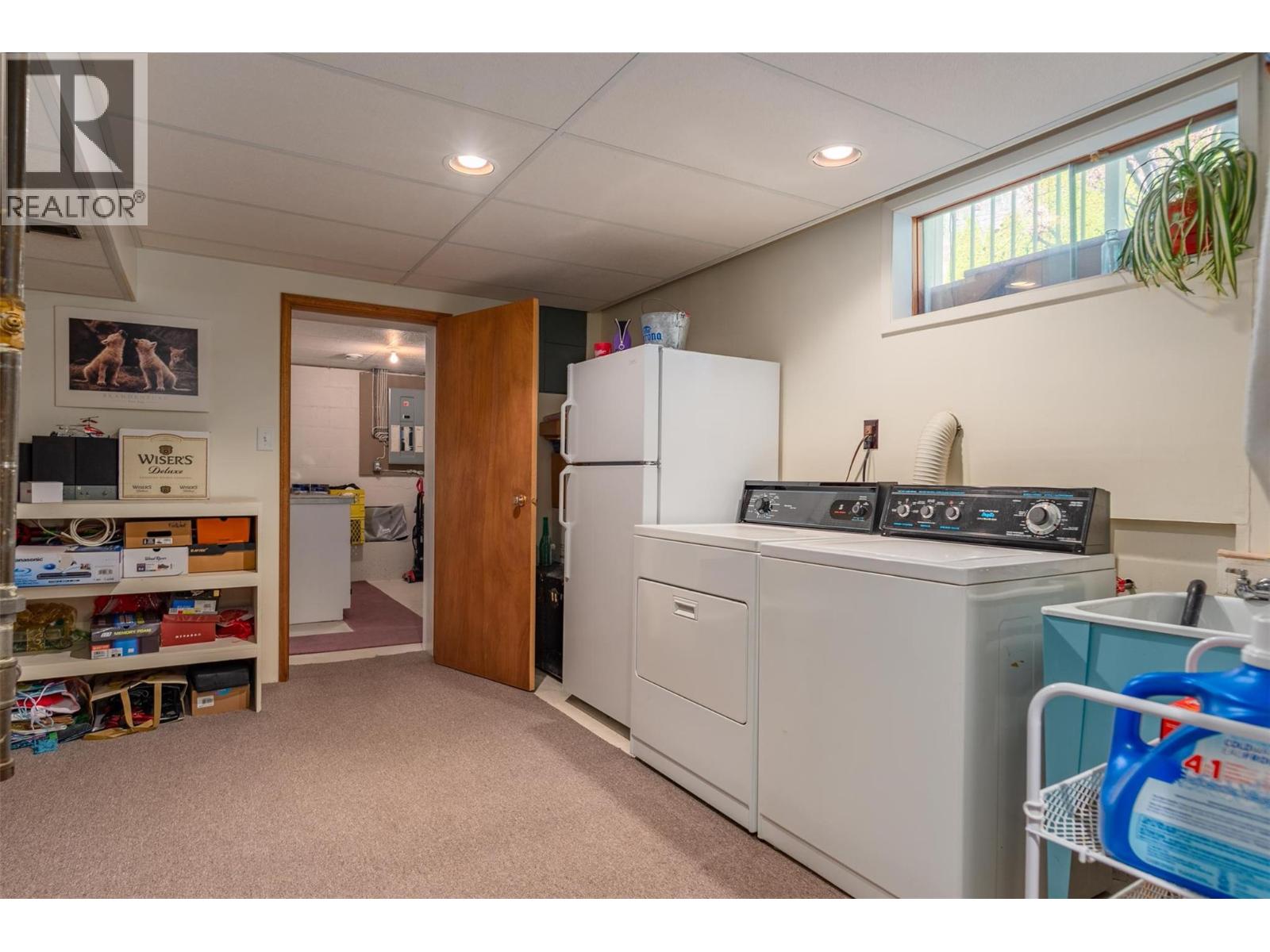 1043 Regan Crescent, Trail