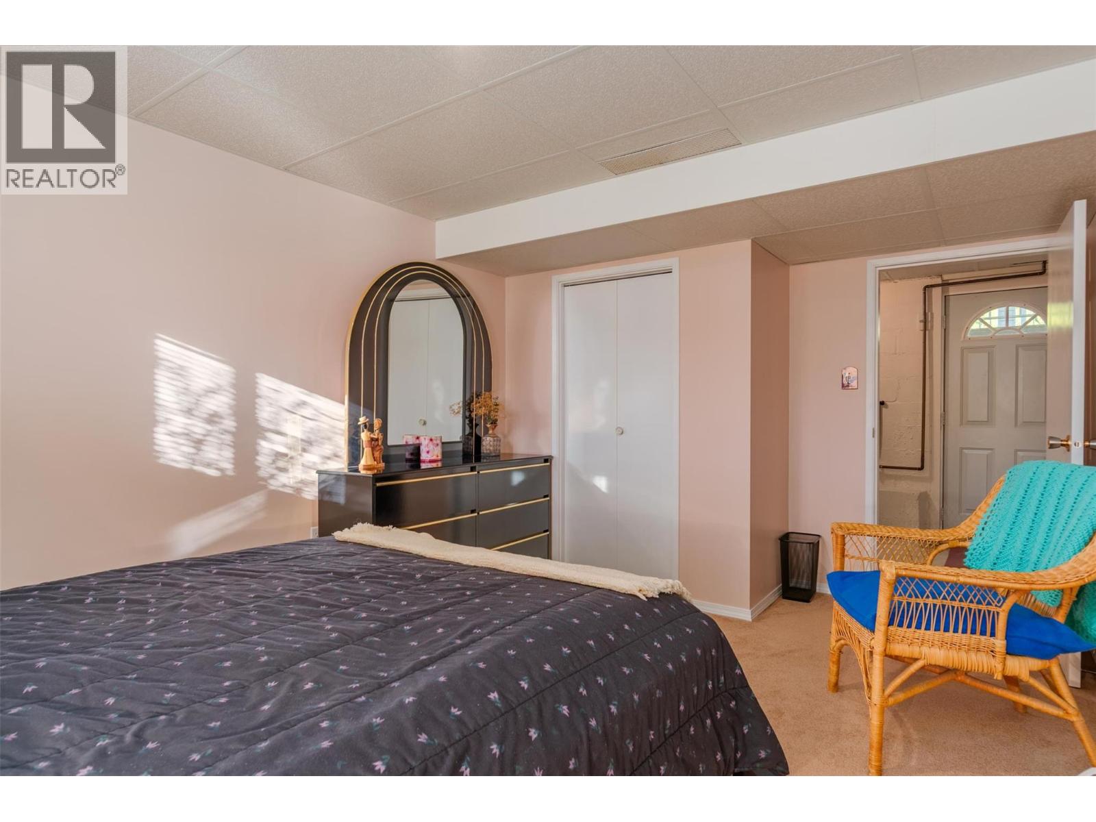 1043 Regan Crescent, Trail