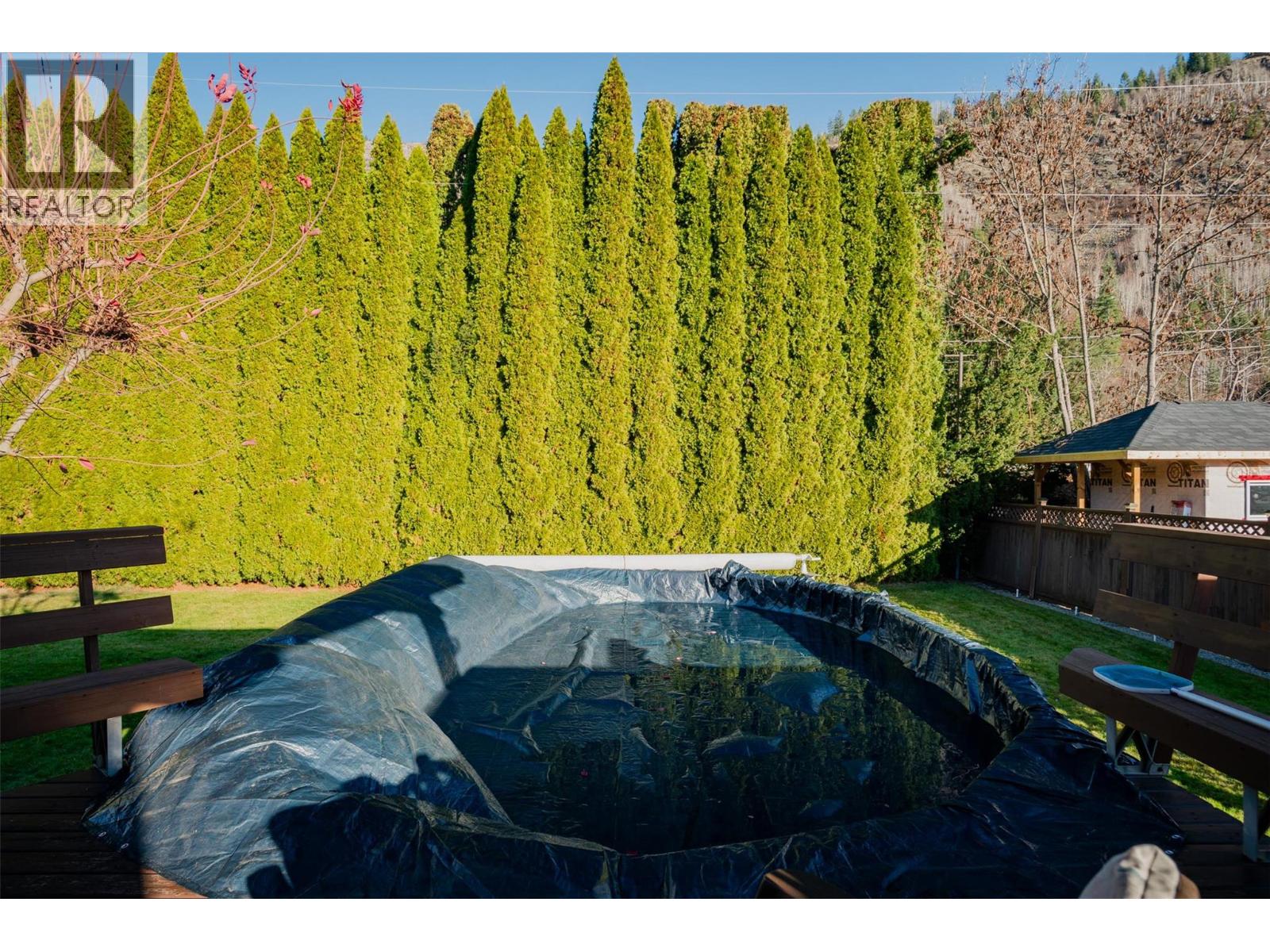 1043 Regan Crescent, Trail