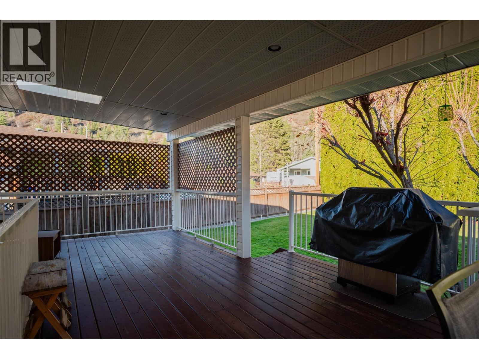 1043 Regan Crescent, Trail