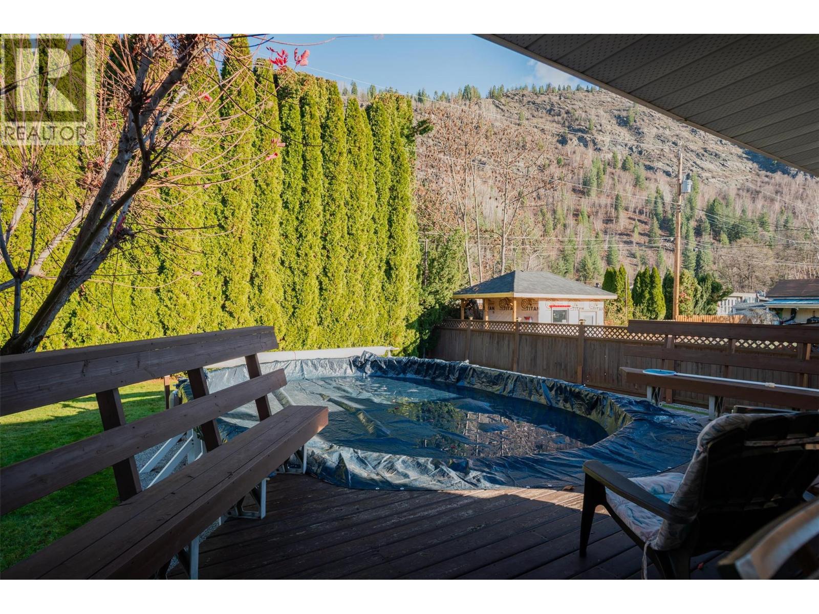 1043 Regan Crescent, Trail