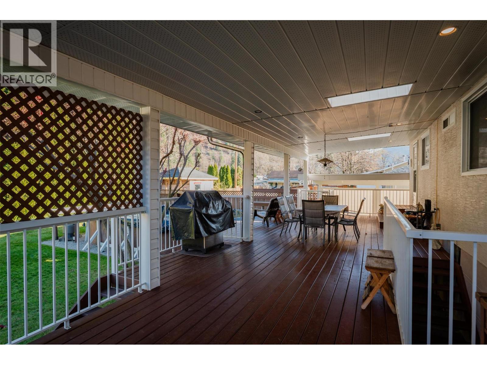 1043 Regan Crescent, Trail